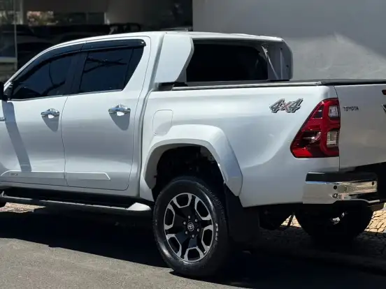 TOYOTA-HILUX-2.8 D-4D TURBO DIESEL CD SRX PLUS 4X4 AUTOMÁTICO TOYOTA-HILUX-2026