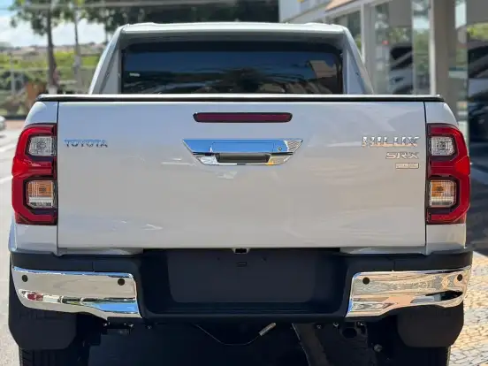 TOYOTA-HILUX-2.8 D-4D TURBO DIESEL CD SRX PLUS 4X4 AUTOMÁTICO TOYOTA-HILUX-2026