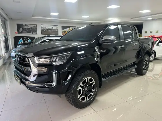 TOYOTA HILUX 2.8 D-4D TURBO DIESEL CD SRX PLUS 4X4 AUTOMÁTICO