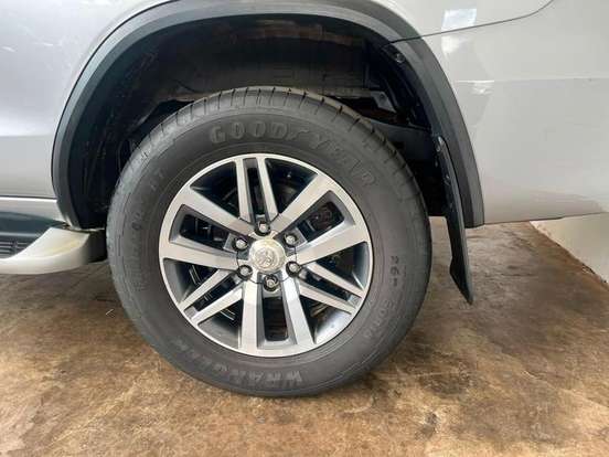 TOYOTA-HILUX-2.7 SR 4X2 CD 16V FLEX 4P AUTOMÁTICO TOYOTA-HILUX-2019