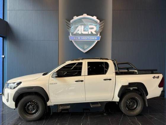 TOYOTA HILUX 2.8 D-4D TURBO DIESEL CD POWER PACK 4X4 AUTOMÁTICO