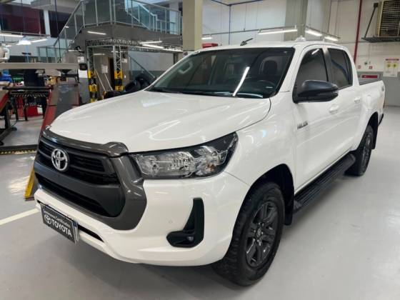 TOYOTA HILUX 2.8 D-4D TURBO DIESEL CD SR 4X4 AUTOMÁTICO