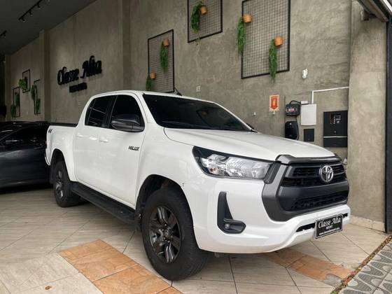 TOYOTA HILUX 2.8 D-4D TURBO DIESEL CD SR 4X4 AUTOMÁTICO