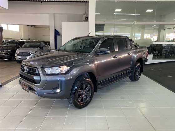 TOYOTA HILUX 2.8 D-4D TURBO DIESEL CD SR 4X4 AUTOMÁTICO