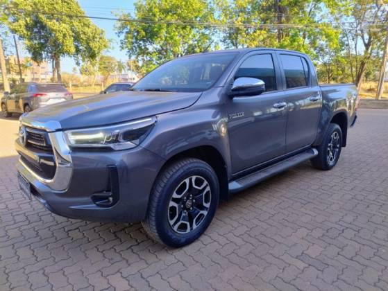 TOYOTA HILUX 2.8 D-4D TURBO DIESEL CD SRV 4X4 AUTOMÁTICO