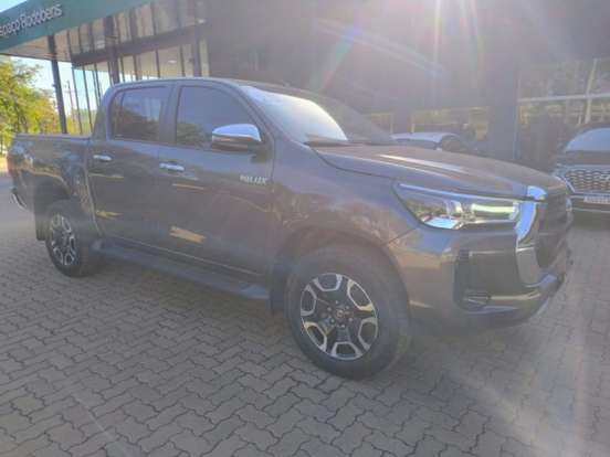 TOYOTA-HILUX-2.8 D-4D TURBO DIESEL CD SRV 4X4 AUTOMÁTICO TOYOTA-HILUX-2024