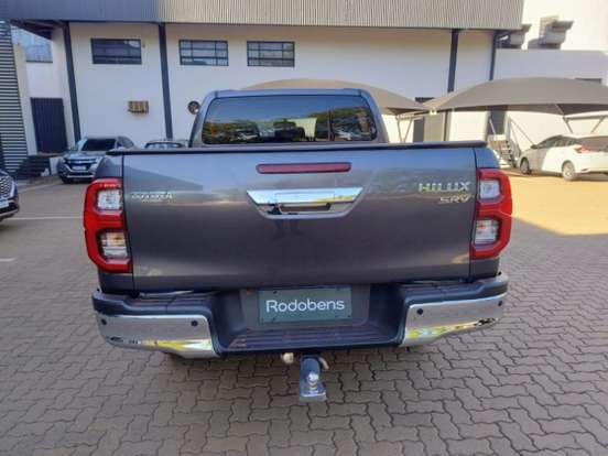 TOYOTA-HILUX-2.8 D-4D TURBO DIESEL CD SRV 4X4 AUTOMÁTICO TOYOTA-HILUX-2024