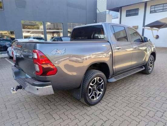 TOYOTA-HILUX-2024