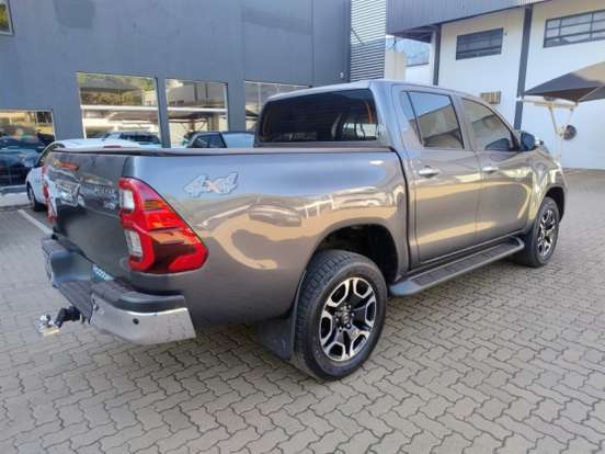 TOYOTA-HILUX-2.8 D-4D TURBO DIESEL CD SRV 4X4 AUTOMÁTICO TOYOTA-HILUX-2024