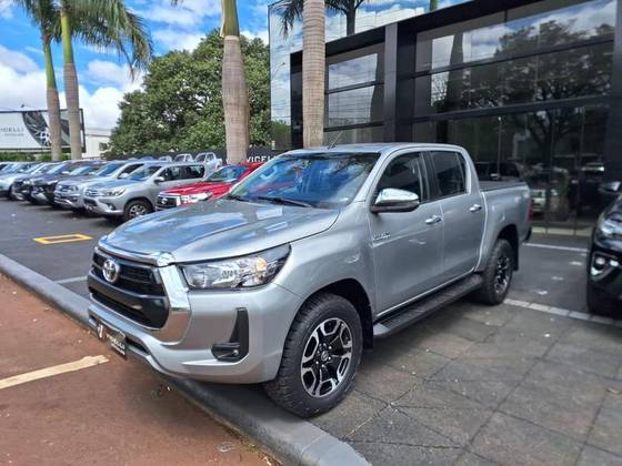 TOYOTA HILUX 2.8 D-4D TURBO DIESEL CD SRV 4X4 AUTOMÁTICO
