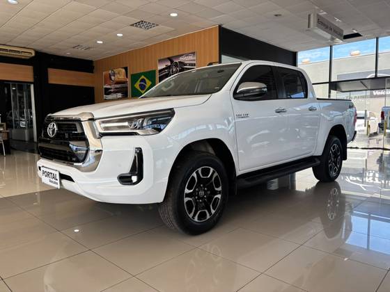TOYOTA HILUX 2.8 D-4D TURBO DIESEL CD SRV 4X4 AUTOMÁTICO