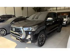 TOYOTA HILUX 2.8 D-4D TURBO DIESEL CD SRX 4X4 AUTOMÁTICO TOYOTA HILUX 2.8 D-4D TURBO DIESEL CD SRX 4X4 AUTOMÁTICO