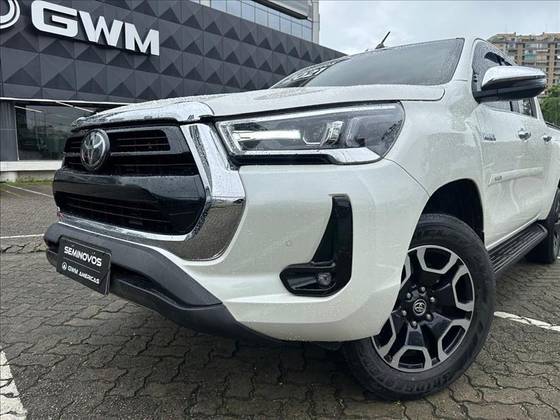 TOYOTA HILUX 2.8 D-4D TURBO DIESEL CD SRX 4X4 AUTOMÁTICO