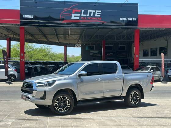 TOYOTA HILUX 2.8 D-4D TURBO DIESEL CD SRX 4X4 AUTOMÁTICO