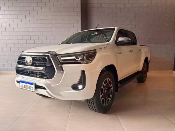 TOYOTA HILUX 2.8 D-4D TURBO DIESEL CD SRX 4X4 AUTOMÁTICO