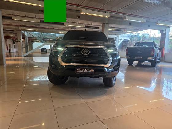 TOYOTA HILUX 2.8 D-4D TURBO DIESEL CD SRX 4X4 AUTOMÁTICO