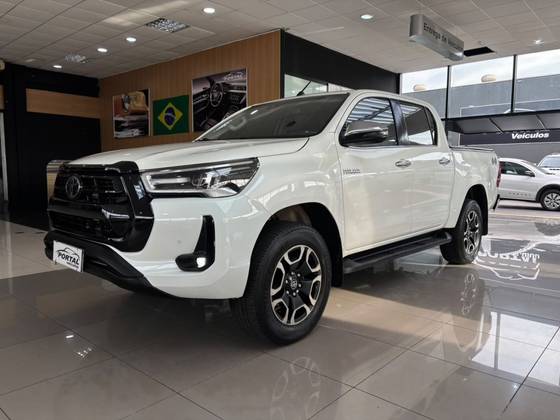 TOYOTA HILUX 2.8 D-4D TURBO DIESEL CD SRX 4X4 AUTOMÁTICO