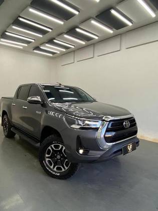 TOYOTA HILUX 2.8 D-4D TURBO DIESEL CD SRX 4X4 AUTOMÁTICO