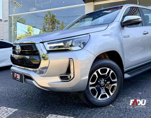 TOYOTA-HILUX-2.8 D-4D TURBO DIESEL CD SRX 4X4 AUTOMÁTICO TOYOTA-HILUX-2025