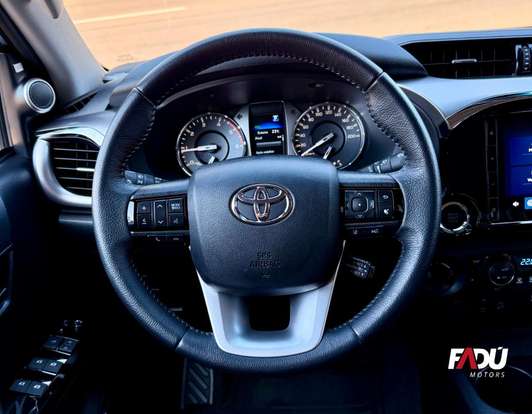 TOYOTA-HILUX-2025