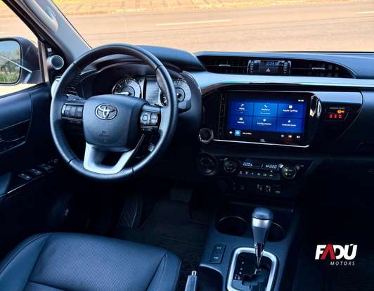 TOYOTA-HILUX-2025