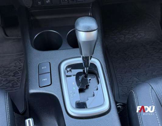 TOYOTA-HILUX-2.8 D-4D TURBO DIESEL CD SRX 4X4 AUTOMÁTICO TOYOTA-HILUX-2025
