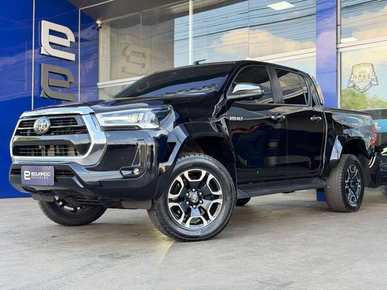 TOYOTA HILUX 2.8 D-4D TURBO DIESEL CD SRX PLUS 4X4 AUTOMÁTICO