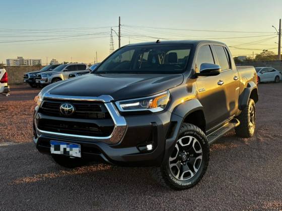 TOYOTA HILUX 2.8 D-4D TURBO DIESEL CD SRX PLUS 4X4 AUTOMÁTICO