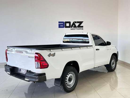 TOYOTA-HILUX-2023
