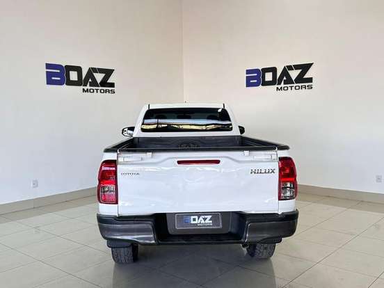 TOYOTA-HILUX-2023