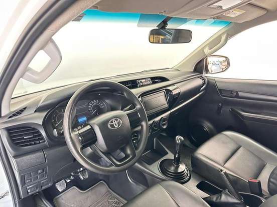 TOYOTA-HILUX-2023
