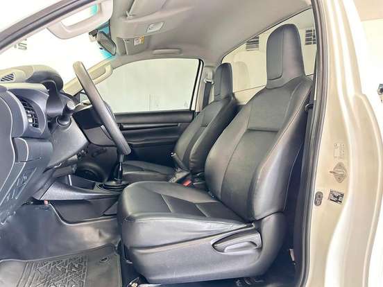 TOYOTA-HILUX-2023