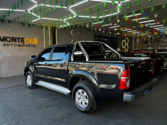 TOYOTA-HILUX-3.0 SR 4X4 CD 16V TURBO INTERCOOLER DIESEL 4P AUTOMÁTICO TOYOTA-HILUX-2011