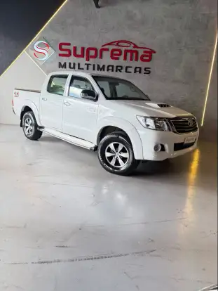 TOYOTA-HILUX-2015