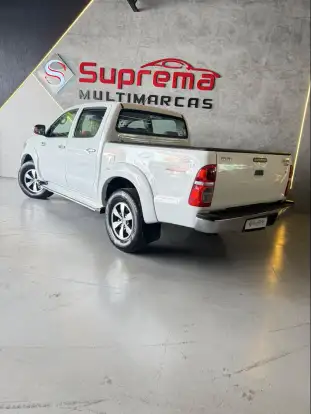 TOYOTA-HILUX-2015