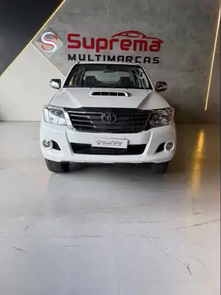 TOYOTA-HILUX-2015