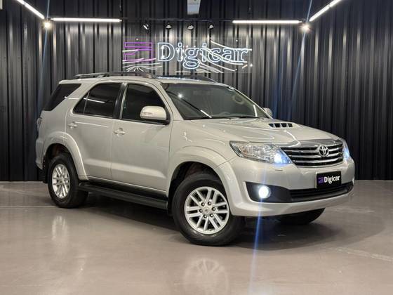 TOYOTA HILUX 3.0 SRV 4X4 CD 16V TURBO INTERCOOLER DIESEL 4P AUTOMÁTICO