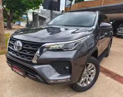 TOYOTA HILUX SW4 2.7 VVT-i FLEX SRV 7L 4X2 AUTOMÁTICO TOYOTA HILUX SW4 2.7 VVT-i FLEX SRV 7L 4X2 AUTOMÁTICO