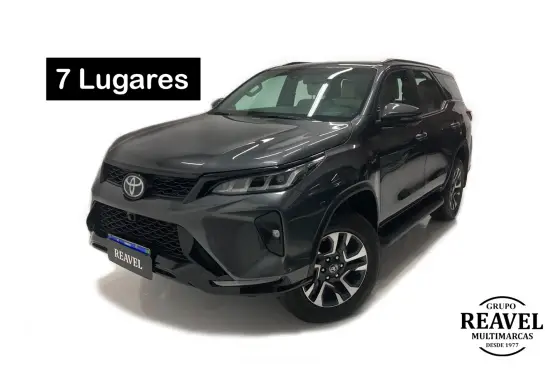 TOYOTA HILUX SW4 2.8 D-4D TURBO DIESEL DIAMOND 7L 4X4 AUTOMÁTICO