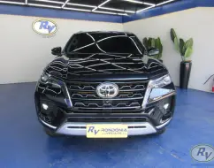TOYOTA HILUX SW4 2.8 D-4D TURBO DIESEL DIAMOND 7L 4X4 AUTOMÁTICO TOYOTA HILUX SW4 2.8 D-4D TURBO DIESEL DIAMOND 7L 4X4 AUTOMÁTICO