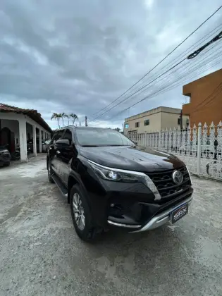 TOYOTA HILUX SW4 2.8 D-4D TURBO DIESEL SRX 4X4 AUTOMÁTICO