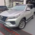 TOYOTA HILUX SW4 2.8 D-4D TURBO DIESEL SRX 7L 4X4 AUTOMÁTICO TOYOTA HILUX SW4 2.8 D-4D TURBO DIESEL SRX 7L 4X4 AUTOMÁTICO