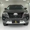 TOYOTA HILUX SW4 2.8 D-4D TURBO DIESEL SRX 7L 4X4 AUTOMÁTICO TOYOTA HILUX SW4 2.8 D-4D TURBO DIESEL SRX 7L 4X4 AUTOMÁTICO
