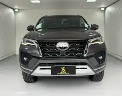 TOYOTA HILUX SW4 2.8 D-4D TURBO DIESEL SRX 7L 4X4 AUTOMÁTICO TOYOTA HILUX SW4 2.8 D-4D TURBO DIESEL SRX 7L 4X4 AUTOMÁTICO