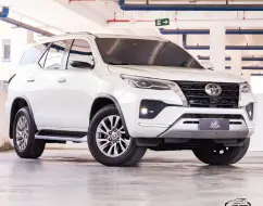 TOYOTA HILUX SW4 2.8 D-4D TURBO DIESEL SRX 7L 4X4 AUTOMÁTICO TOYOTA HILUX SW4 2.8 D-4D TURBO DIESEL SRX 7L 4X4 AUTOMÁTICO