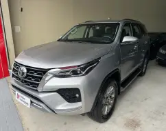 TOYOTA HILUX SW4 2.8 D-4D TURBO DIESEL SRX 7L 4X4 AUTOMÁTICO TOYOTA HILUX SW4 2.8 D-4D TURBO DIESEL SRX 7L 4X4 AUTOMÁTICO