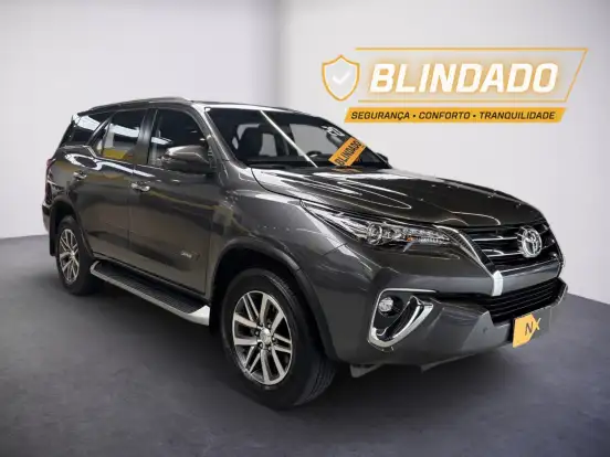 TOYOTA-HILUX SW4-2020
