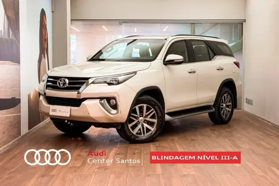 TOYOTA HILUX SW4 2.8 SRX 4X4 7 LUGARES 16V TURBO INTERCOOLER DIESEL 4P AUTOMÁTICO