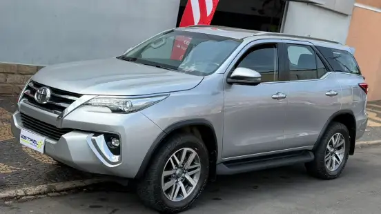 TOYOTA-HILUX SW4-2017