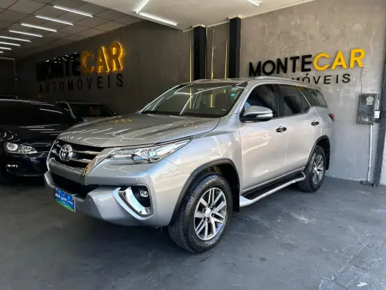 TOYOTA HILUX SW4 2.8 SRX 4X4 7 LUGARES 16V TURBO INTERCOOLER DIESEL 4P AUTOMÁTICO